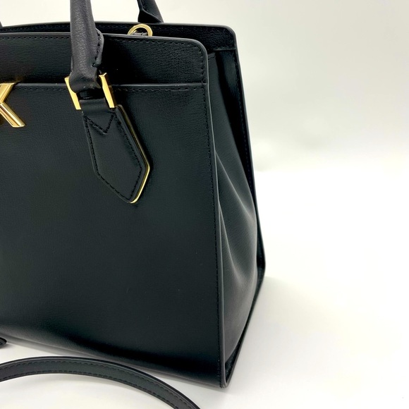 🥳SOLD🥳🔥👜 Michael Kors Black & Gold Purse 👜🔥 - Picture 5 of 15